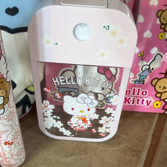 Hello Kitty Gift Set - Picture 9 of 15